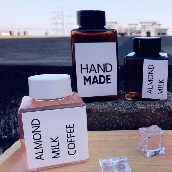 250ml 450ml 500ml PET Customized Transparent square decorative plastic juice coffee tea beverage bottle with cap
